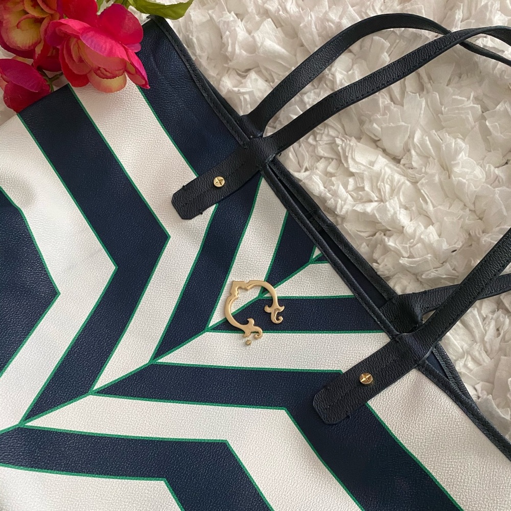 C Wonder Blue & White chevron patterned tote